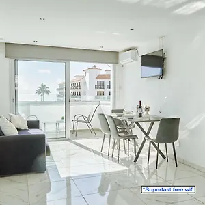 https://nissi-adonis-suites.hotelsatayianapa.com