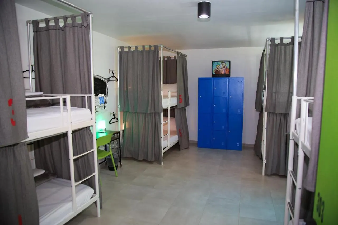 Nomada Beach Hostel- Isla Verde San Juan Albergue